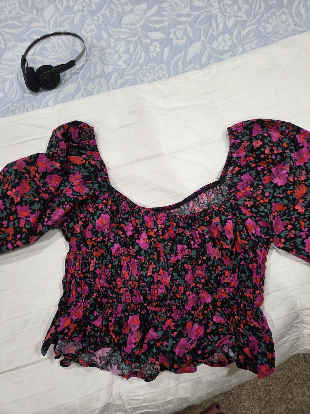 Source Unknown Black Floral Smocked Puff-Sleeve Top with Pink & Red Accents